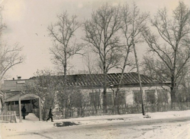 Жуланская школа, перестроенная из церкви